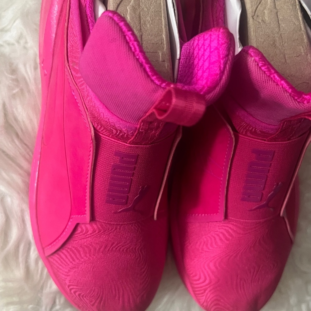 Pink pumas - Picture 3 of 3